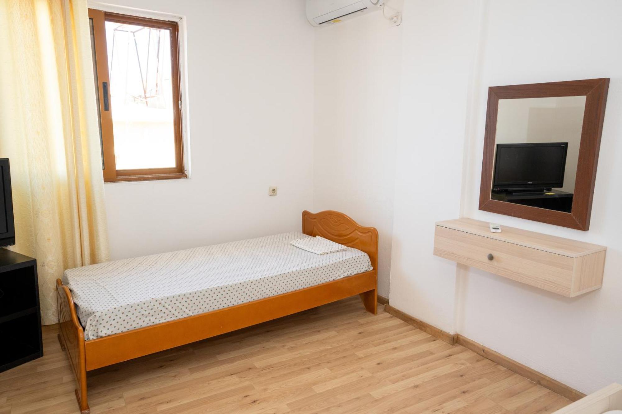 Laa Melossa Sarandë Buitenkant foto